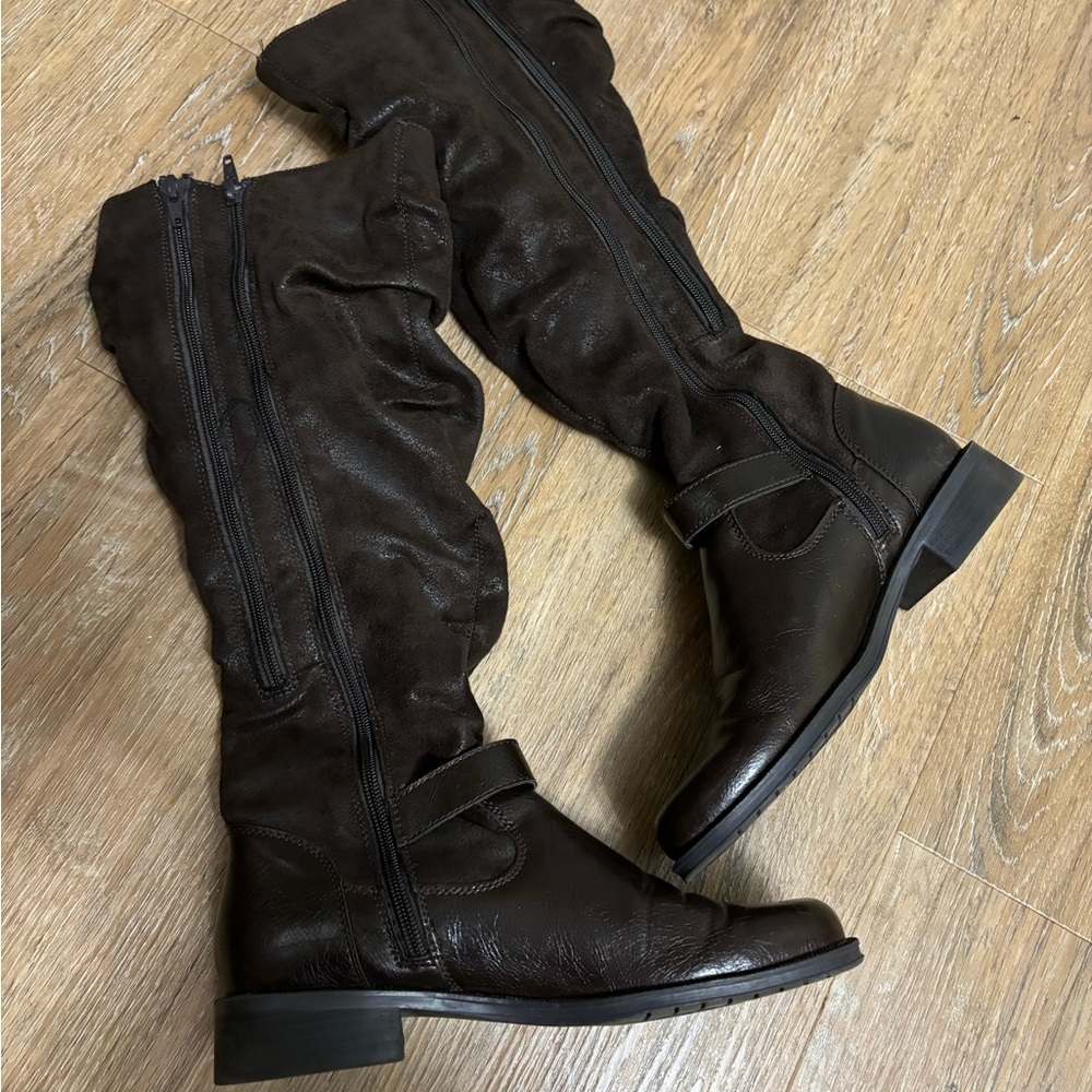 Natural reflections• Tall knee high riding boots